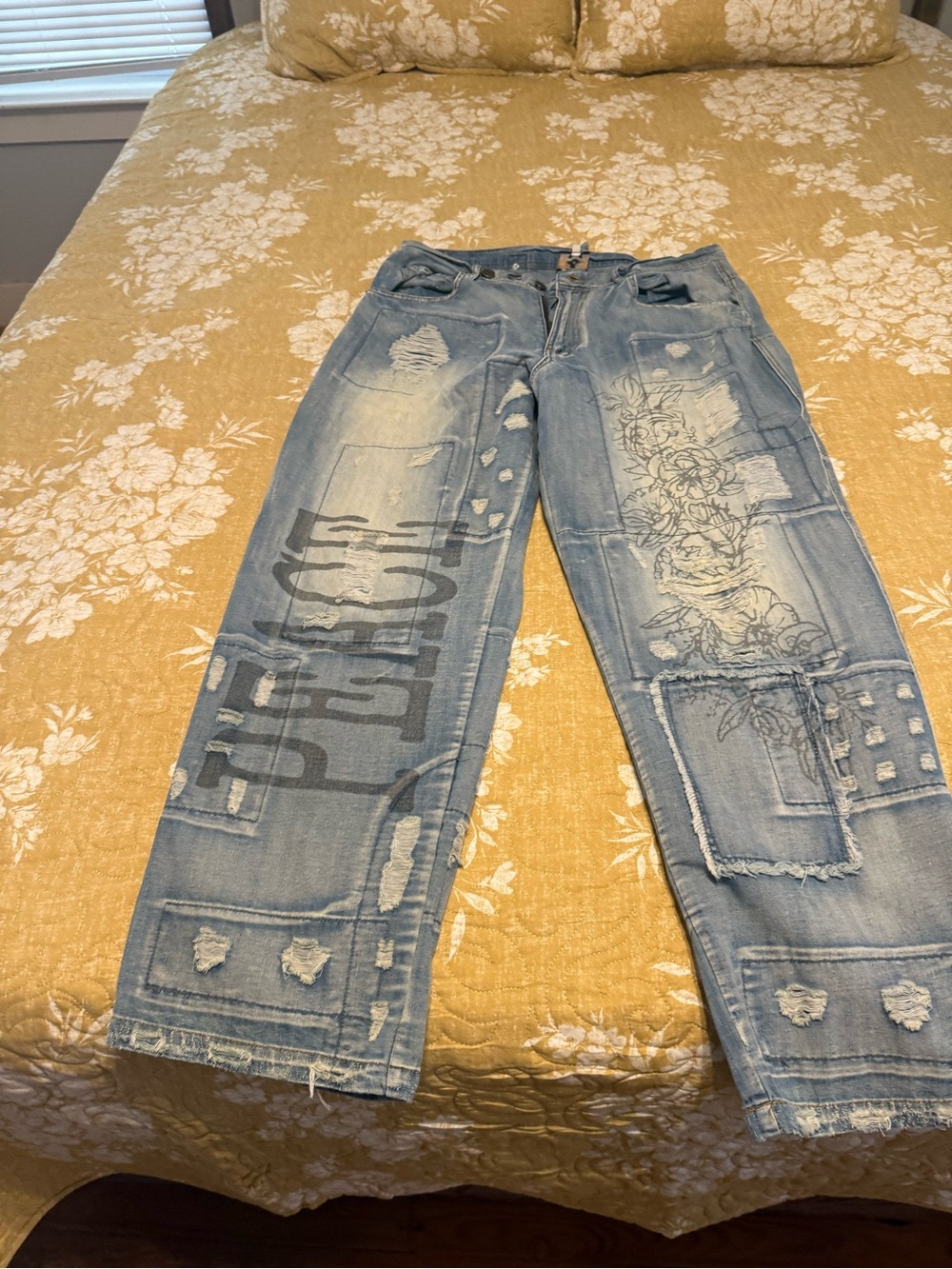 Light Blue Distressed Floral Patch Women's Jeans Jaded Gypsy